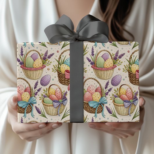 Kostbare Osterkörbe mit Lavendel Geschenkpapier