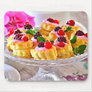 Köstliche Red Berries Cake Puff Konditorei Dessert Mousepad