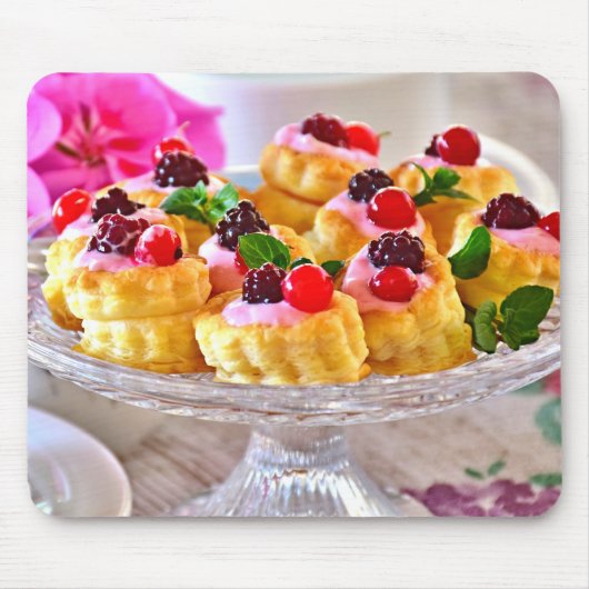 Köstliche Red Berries Cake Puff Konditorei Dessert Mousepad (Vorne)