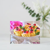 Köstliche Red Berries Cake Puff Konditorei Dessert Postkarte (Stehend Vorderseite)