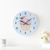 Köstliche rosa Cupcake Berry oben Große Wanduhr (Zuhause)