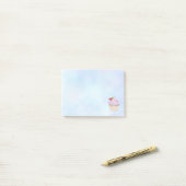 Köstliche rosa Cupcake Berry oben Post-it Klebezettel (Auf Schreibtisch)