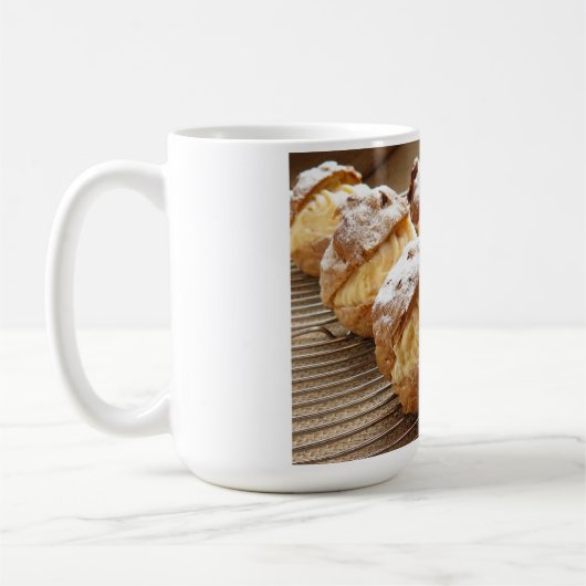 Köstliche Windbeutel Kaffeetasse (Links)