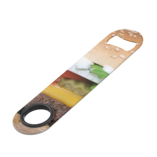 köstlicher Cheeseburger mit Speedflaschenöffner (Vorderseite Schrägansicht)