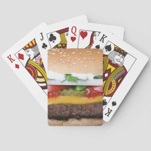 köstlicher Cheeseburger mit Spielkarten (Rückseite)