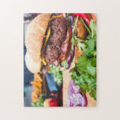 Köstlicher Hamburger mit allen Fixins Puzzle (Vertikal)