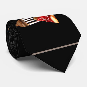 Köstliches Essen auf Gabel Schwarze Krawatte