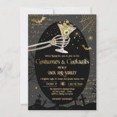 Kostüme und Cocktails Erwachsenes Halloween-Party Einladung (Vorderseite)