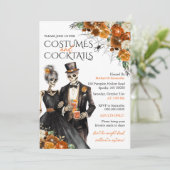 Kostüme und Cocktails Erwachsenes Halloween-Party Einladung (Stehend Vorderseite)