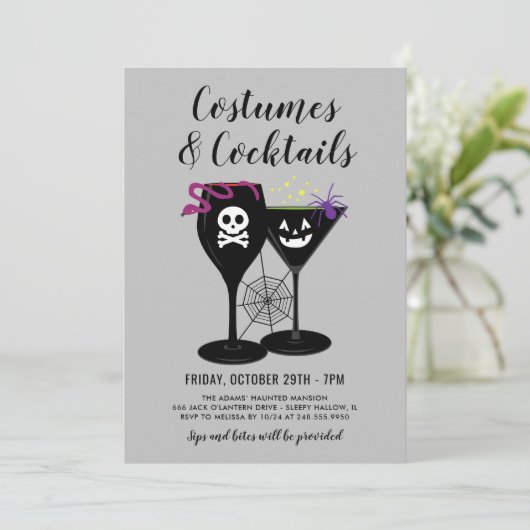 Kostüme und Cocktails Grau Halloween-Party Einladung (Stehend Vorderseite)