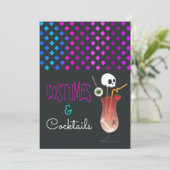 Kostüme und Cocktails Halloween-Party Einladung (Stehend Vorderseite)