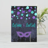 Kostüme und Cocktails Halloween-Party Einladung (Stehend Vorderseite)