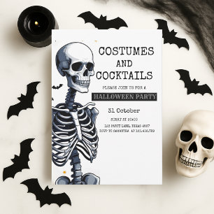 Kostüme und Cocktails Halloween-Party Feiertagskarte