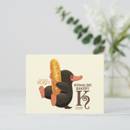 Kowalski Bäckerei - Niffler mit Brot Postkarte (Stehend Vorderseite)
