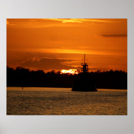 Krabbenboot im Sonnenuntergang an der Bucht 16x20 Poster