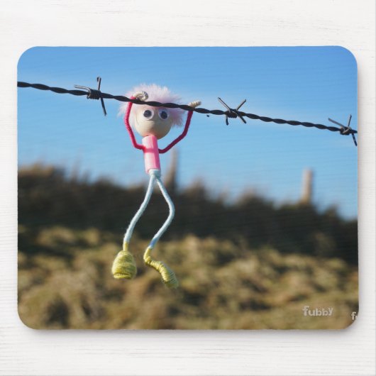 Kracht patser Fubby aan Prikkeldraad. Mousepad (Vorne)