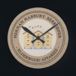 Kraft Beekeeper's Shop Clock mit 3 Bienenstöcken Runde Wanduhr<br><div class="desc">Schenken Sie Ihrem Lieblingsbienenbesitzer ein nettes Geschenk. Ideal zum Hängen in Ihrem Workshop hinter dem Markttisch Ihres Bauern.</div>