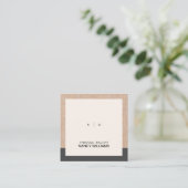 Kraft gedrucktes Minimalistisches, sauberes Layout Quadratische Visitenkarte (Stehend Vorderseite)