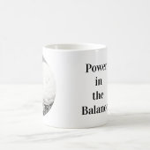 „Kraft im Gleichgewicht“ 15 oz Kaffeetasse (Mittel)