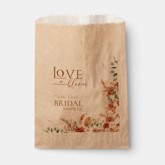 Kraft-Liebe in Bloom Boho Terracotta Brautparty Geschenktütchen (Vorderseite)