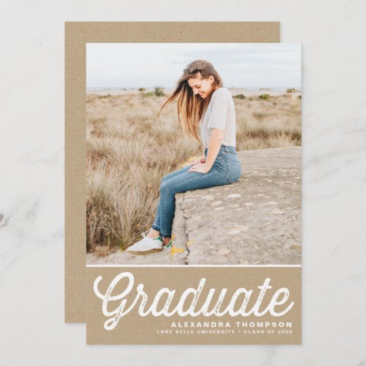 Kraft Paper Retro Fett Typografy Foto Abschluss Einladung (Vorne/Hinten)