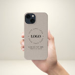 Kraft Style Business Custom Logo & Text Rustic iPh iPhone 13 Hülle<br><div class="desc">Mit diesem coolen iPhone-Gehäuse mit kraftvollem Hintergrund,  benutzerdefiniertem Logo und Text fördern Sie Ihr Geschäft. Fügen Sie einfach Ihre Daten hinzu,  indem Sie auf "Personalisieren" klicken.</div>