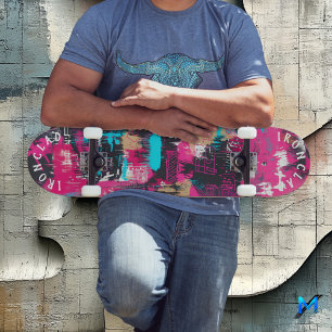 Kräftige Graffiti-Inspiration mit neonrosa abstrak Skateboard