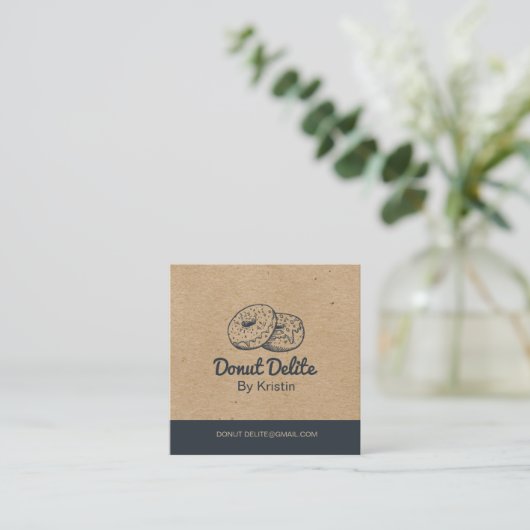 Kraftpapier Donut Square Business Card Quadratische Visitenkarte (Stehend Vorderseite)