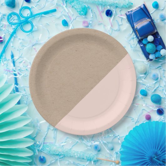 Kraftpapier u. Rosaeingetauchter Pappteller (Party)