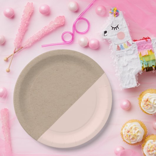 Kraftpapier u. Rosaeingetauchter Pappteller (Party)