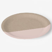 Kraftpapier u. Rosaeingetauchter Pappteller (Schrägansicht)