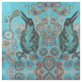 Krähe auf blauem Gewebe Stoff (Nahaufnahme)