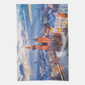 Krakauer Nacht in Polen Geschirrtuch (Vertikal)