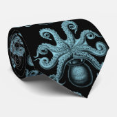 Krake in aquamarinem auf schwarzer Krawatte (Gerollt)