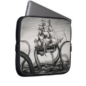 Kraken, das einen Piraten/ein Segelschiff 10" Laptopschutzhülle (Vorne Rechts)