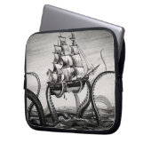 Kraken, das einen Piraten/ein Segelschiff 10" Laptopschutzhülle (Vorderseite Links)
