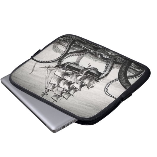 Kraken, das einen Piraten/ein Segelschiff 10" Laptopschutzhülle (Vorne Knopf)