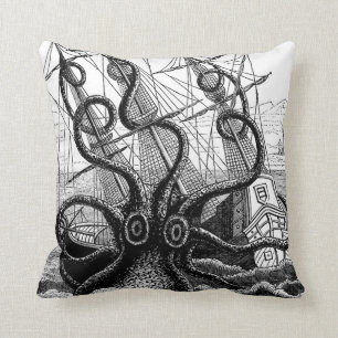 Kraken Eatting ein Segelschiff Kissen