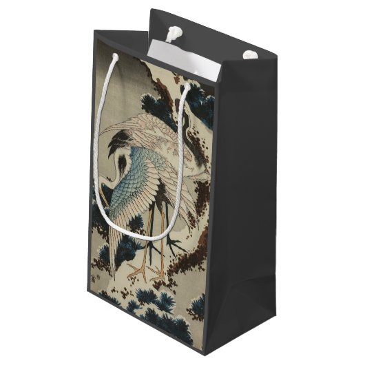 Krane auf einer schneebedeckten Pine Hokusai Kleine Geschenktüte (Rückseite Schrägansicht)