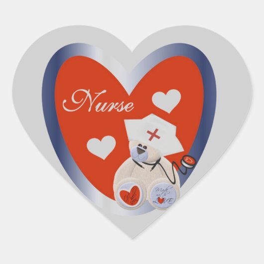 Krankenbär mit Herz-T - Shirt und Geschenken Herz-Aufkleber (Vorderseite)