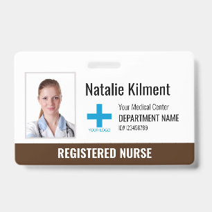 Krankenhausmitarbeiter-Foto Name Logo Braun und We Ausweis