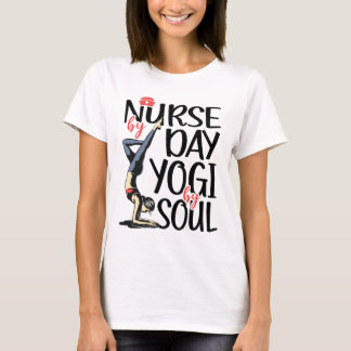Krankenpflege am Tag Yogi per Soul T-Shirt
