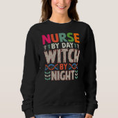 Krankenpflege an Tag Hexe an nächtlichen Halloween Sweatshirt (Vorderseite)