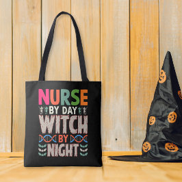 Krankenpflege an Tag Hexe an nächtlichen Halloween Tasche