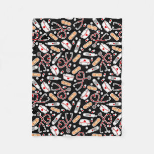 Krankenpflege Liebe Schwarz Hintergrund drucken Fleecedecke