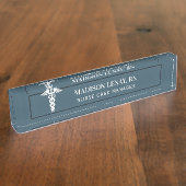 Krankenpfleger Ärztlicher Kadukus Dusty Blue Custo Namensplakette (Seite)