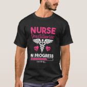 Krankenpflegerin in der laufenden Krankenversicher T-Shirt (Vorderseite)