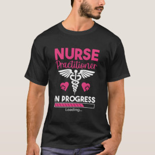 Krankenpflegerin in der laufenden Krankenversicher T-Shirt