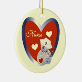 Krankenschwester-Bär mit Herz-T - Shirts und Keramikornament (Rechts)