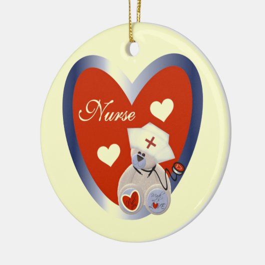 Krankenschwester-Bär mit Herz-T - Shirts und Keramikornament (Links)